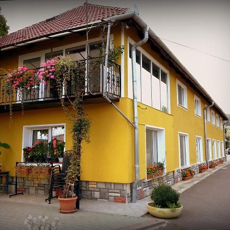Cazare La Troita Hotel Кодлеа Екстериор снимка
