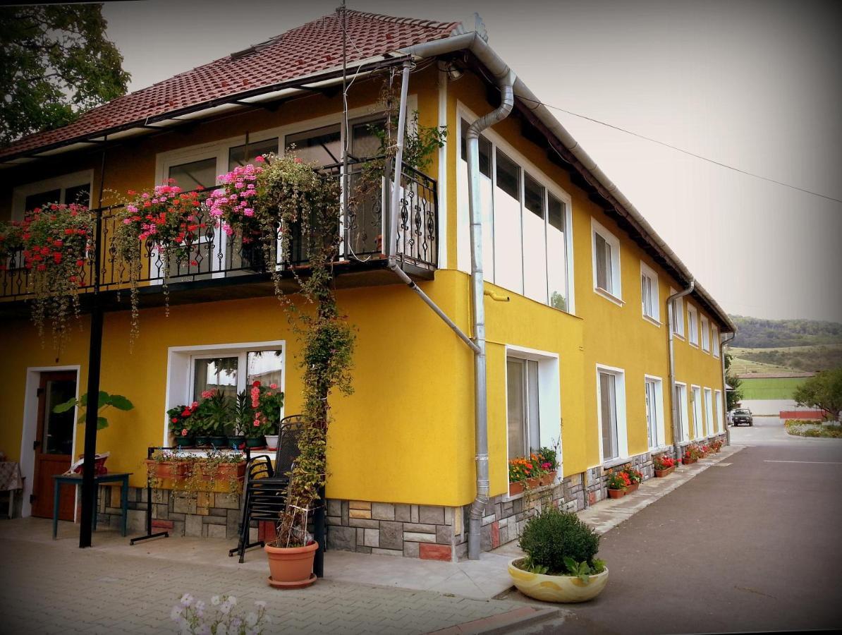 Cazare La Troita Hotel Кодлеа Екстериор снимка