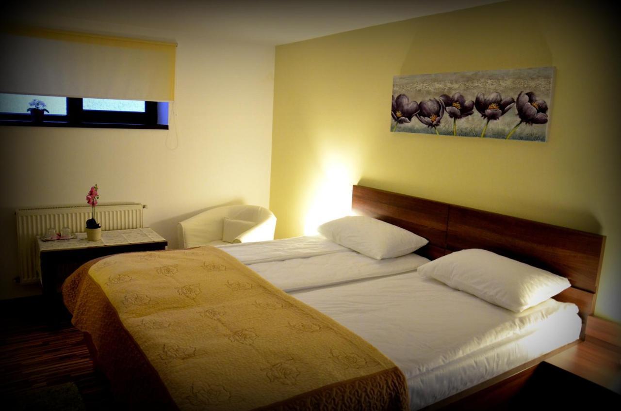 Cazare La Troita Hotel Кодлеа Екстериор снимка