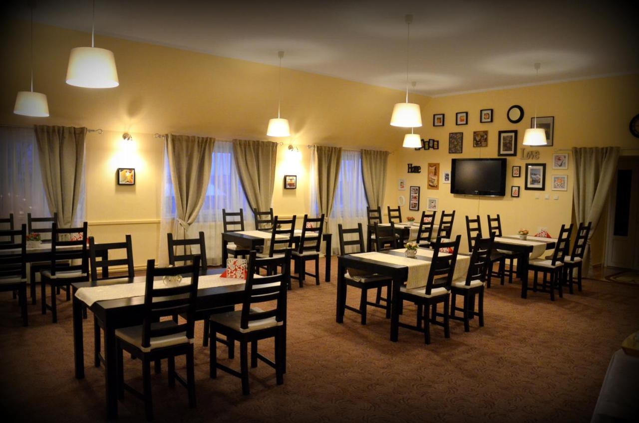 Cazare La Troita Hotel Кодлеа Екстериор снимка