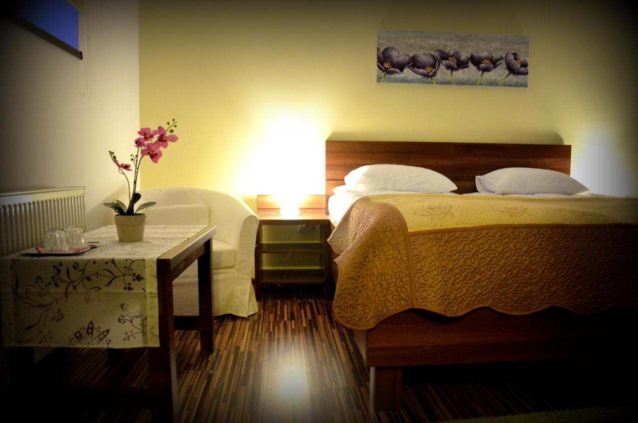 Cazare La Troita Hotel Кодлеа Екстериор снимка