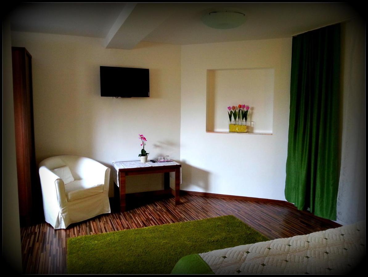 Cazare La Troita Hotel Кодлеа Екстериор снимка
