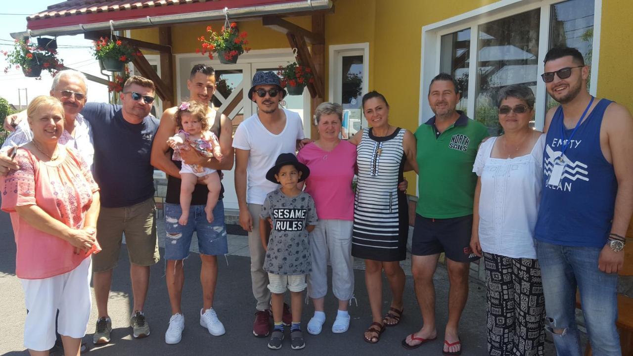 Cazare La Troita Hotel Кодлеа Екстериор снимка