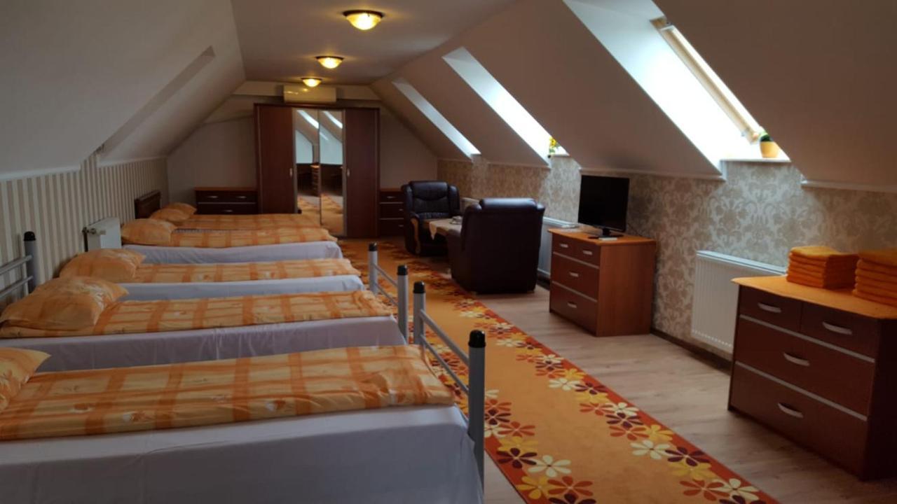 Cazare La Troita Hotel Кодлеа Екстериор снимка