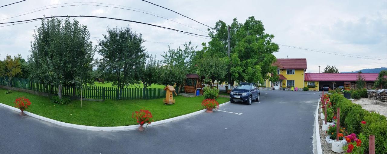 Cazare La Troita Hotel Кодлеа Екстериор снимка