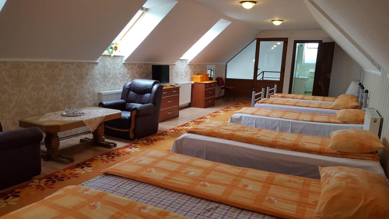 Cazare La Troita Hotel Кодлеа Екстериор снимка