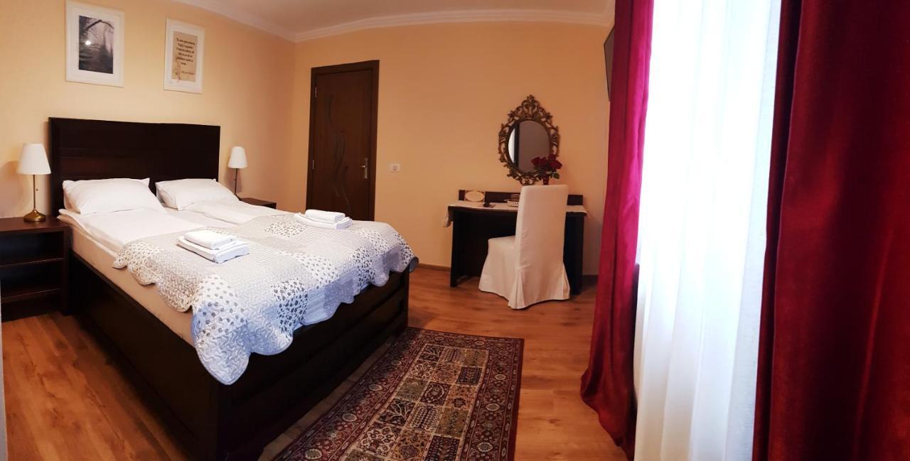 Cazare La Troita Hotel Кодлеа Екстериор снимка
