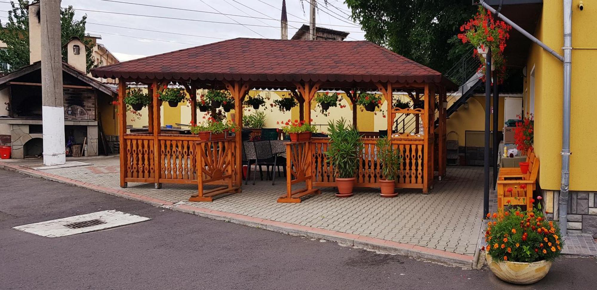 Cazare La Troita Hotel Кодлеа Екстериор снимка